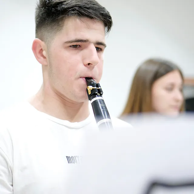 Alumno de clarinete de Práctica Instrumental